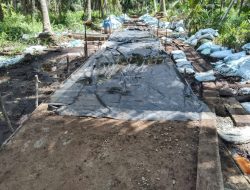 Proyek Siluman Rabat Beton RT 03 Desa Sungai Tawar Kangkangi UU KIP No 14 Tahun 2008