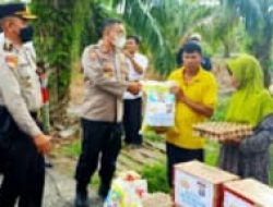 Kunjungi korban angin puting beliung , Kapolres Rohil berikan bantuan
