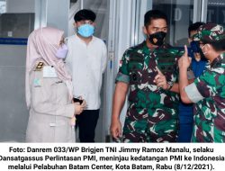 Brigjen Jimmy Tinjau Kedatangan PMI di Pelabuhan Internasional Batam Center