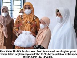 Hari Ibu: TP-PKK Kepri Bagi-bagi Sembako