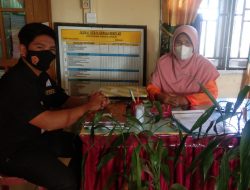 Kepala Sekolah SD No 136 Desa Pulau Tengah (Nurhayati Spd) Sambut Baik Silaturahmi Wartawan Media cMcZone.com Biro Merangin