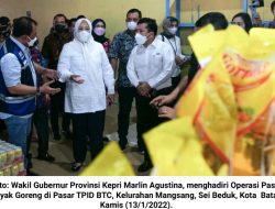 Marlin Agustina Serahkan Bantuan Minyak Goreng: Semoga Membantu Masyarakat