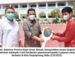 Ansar Ahmad Serahkan Bantuan 4 Unit Kendaraan Operasional untuk 3 Yayasan di Tanjungpinang