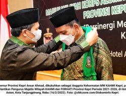 Ansar Ahmad Dikukuhkan sebagai Anggota Kehormatan MW KAHMI Kepri