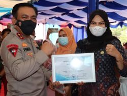 Kapolda Sumut Beri Penghargaan Kepada Puskesmas Capai Vaksin Tertinggi