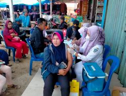 Serbuan Vaksin Masal di Desa Pulau Tengah Melingkung Di Pantau Langsung (Iptu Deni Saepudin) Kapolsek Jangkat Muara Madras