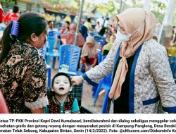TP-PKK Kepri Gelar Cek Kesehatan Gratis dan Goro di Kampung Panglong