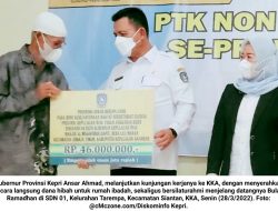 Ansar Ahmad Serahkan Bantuan Hibah Rp. 851 Juta untuk Kegiatan Keagamaan di Anambas
