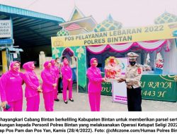 Beri Semangat ‘Pak Suami’ dalam Bertugas Bhayangkari Bintan Berikan Parsel