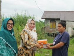 Bentuk kepedulian PKK Rohil , Tim Penggerak PKK Rohil Bagikan Takjil ke Warga