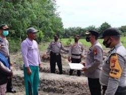 Kapolres Rohil Bagikan Zakat Profesi ke Warga Kurang Mampu