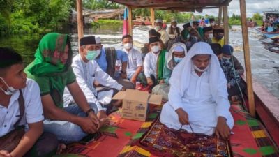 Ritual Atip Komboi Yang Dilaksanakan Pada Lebaran Ke-3 Aidul Fitri Dirokan Hilir