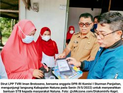 TVRI Bagikan STB Gratis untuk Masyarakat Tak Mampu di Natuna
