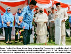 Harkitnas Ke-114: Ansar Ahmad Ziarah di TMP Pusara Bhakti Tanjungpinang