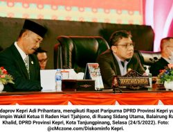 Wakili Gubernur Kepri, Adi Prihantara Sampaikan Jawaban tentang Ranperda Pengelolaan Keuangan Daerah