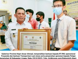 Di Lingga Ansar Ahmad Serahkan Bantuan dengan Total Rp. 2,2 Miliar