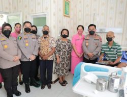 Wujud Kepedulian Pimpinan, Kapolda Sumut Jenguk Personel yang Sakit