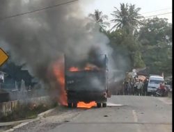 Satu Unit Truck Terbakar dan Meledak di Jalan Sibolga Barus