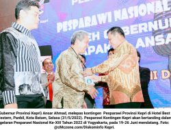 Ansar Ahmad Lepas Kontingen Pesparawi Kepri: Promosikan Kepri di Kancah Nasional melalui Seni dan Budaya