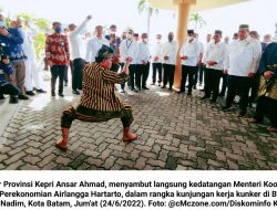 Airlangga Hartarto Resmikan Masjid Tanjak dan Groundbreaking Bandara Hang Nadim II