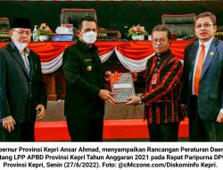 Ansar Ahmad Sampaikan Ranperda LPP APBD Provinsi Kepri Tahun 2021
