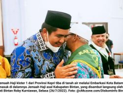 Roby Kurniawan Sambut Jemaah Haji Bintan di Embarkasi Batam