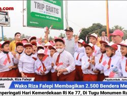 HUT RI Ke-77, Wako Riza Bagikan 2.500 Bendera Merah Putih