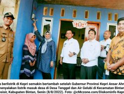 Elektrifikasi Kepri Sudah 99,45%: Ansar Ahmad Nyalakan Listrik di Desa Tenggel dan Air Gelubi (Bintan)