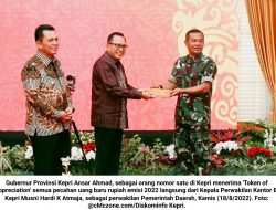 Ansar Ahmad Terima ‘Token of Appreciation’ Pecahan Uang Rupiah Remisi 2022