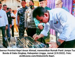 Rumah Panti Jompo yang Pertama di Lingga Diresmikan Ansar Ahmad