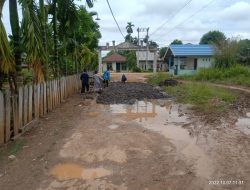 Kondisi Jalan Lingkungan di Kelurahan Teluk Dawan Sangat Memprihatinkan