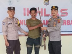 Genter Rombongan Tumenggung Ngepas SAD di Wilayah Tabir Selatan Serahkan Senpi Rakitan