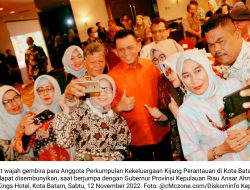 Ansar Ahmad Disambut Antusias Warga Kijang Perantauan di Kota Batam: Ada Guru Saya yang Hadir…