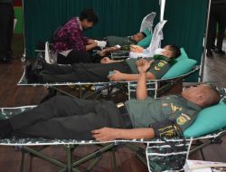 HUT Kodam II/Swj ke 77, Korem 042/Gapu Gelar Baksos Donor Darah dan Pemberian Sembako Kepada Keluarga Stunting