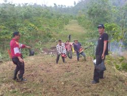 Masyarakat Sungai Tebal Bersama Dengan Tokoh Masyarakat Melaksanakan Gotong Royong