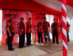 Abdul Rasid Didampingi Segenap Pengurus, Menyerahkan Langsung Berkas Pencalonan Ketua MPC Pemuda Pancasila Tanjabtim Ke Panitia Penyelenggara Pemilihan