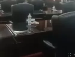 Geger Ruang Sidang DPRD Solok Dimasuki OTK, Ngamuk!