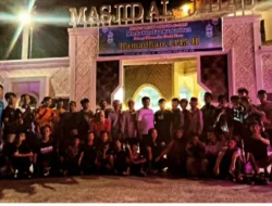 Ketua Rw, Bendahara masjid Aljihad bersama pemuda