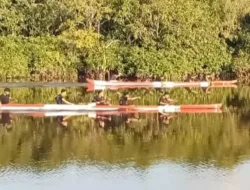 Rela Berpanas-panasan,Ribuan Penonton Tumpah Ruah Saksikan Pacu Perahu Tradisional di Sungai Teluk Dawan