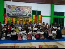 foto bersama Wali Nagari Sisawah Restu Syamsepta,.S.Pi, Tokoh masyarakat,panitia dan juara Lomba
