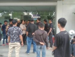 Perusahaan Pembiayaan Diduga Membayar Preman Untuk Merampas / Membegal Kendaraan Debitur, Ratusan Anggota ORMAS DPD PEKAT IB Pekanbaru Mendatangi Kantor PT ACC Pekanbaru