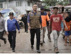 Gerak Cepat, Bupati Sijunjung Tinjau Warga Terdampak Banjir Bandang di Padang Sibusuk