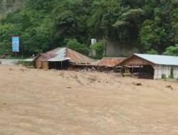 Banjir Terjadi Di Ngarai Sianok Bukit Tinggi Sumatera Barat
