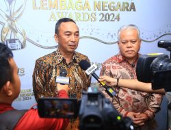 Polri Raih Penghargaan Lembaga Dengan Pelayanan dan Komunikasi Terbaik