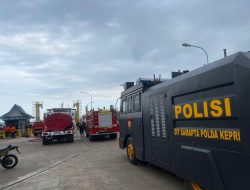 Respon Cepat Polda Kepri Tangani Kebakaran Kapal Yang Terjadi Di Dermaga Roro Telaga Punggur