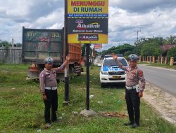 Sat Lantas Polres Kuansing Pasang Spanduk Himbauan di Daerah Rawan Kecelakaan dalam Rangka Ops Lilin Lancang Kuning 2024
