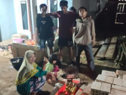 Antusias Warga Tanjung Menyambut Pergantian Tahun Bakar-bakaran Jagung Diteras Rumah Masing-masing 