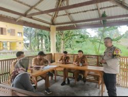 Bhabinkamtibmas di Kampung Rawang Kao Barat Imbau Warga Jaga Kerukunan Pasca Pilkada