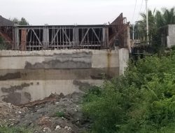 Jembatan Lubuak Nago “Mangkrak,” Milyaran APBD Ambles