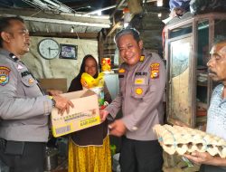 Polri Peduli Masyarakat, Bhabinkamtibmas Berikan Sembako Kepada Warga Kurang Mampu